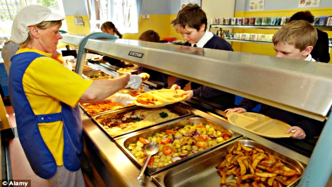 イギリスの小学校で保護者が悲鳴！こどもたちの給食から豚肉が消える